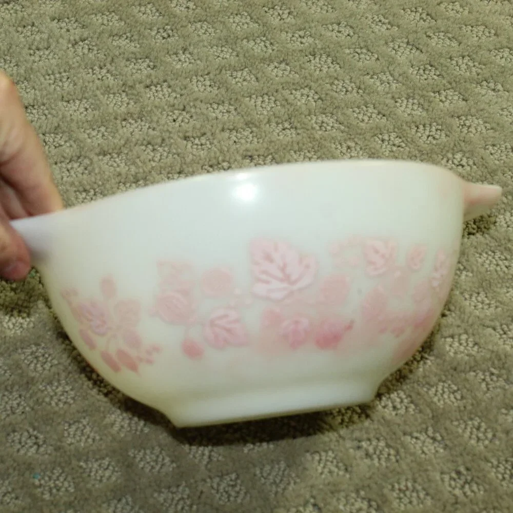 Vtg Pyrex Gooseberry Pink White Cinderella Nesting Mixing Bowl #442 2.5 Qt